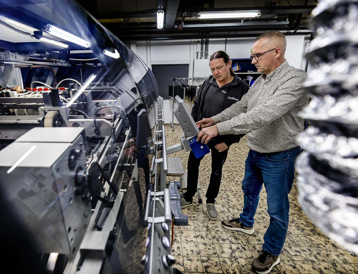 Volledig automatische productie van boekomslagen, gekoppeld als onderdeel van de digitale workflow